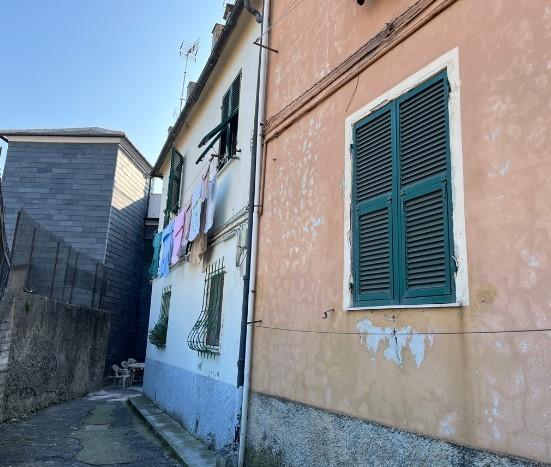 casa indipendente in vendita a Genova in zona Trasta