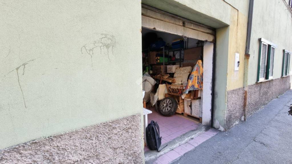 locale di sgombero in vendita a Genova in zona Cornigliano