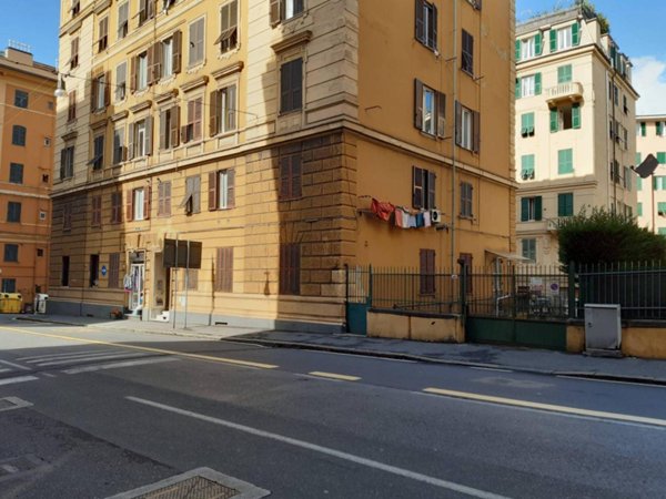 ufficio in vendita a Genova in zona Foce