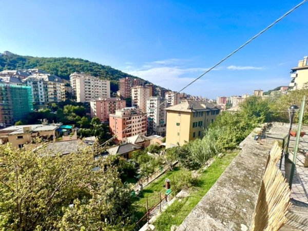 casa indipendente in vendita a Genova in zona Quezzi