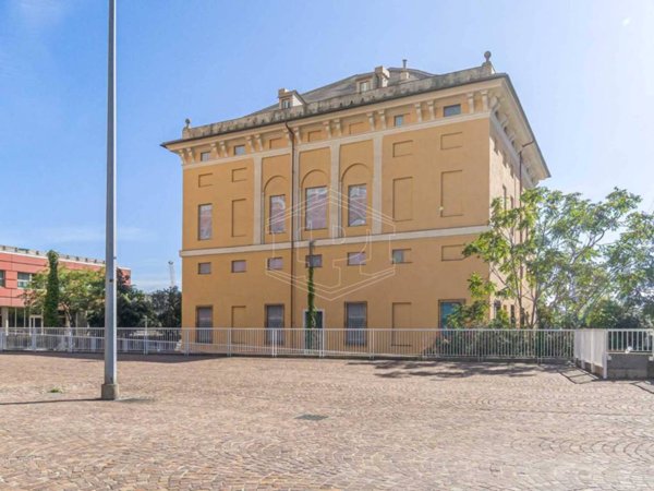 casa indipendente in vendita a Genova in zona Sampierdarena