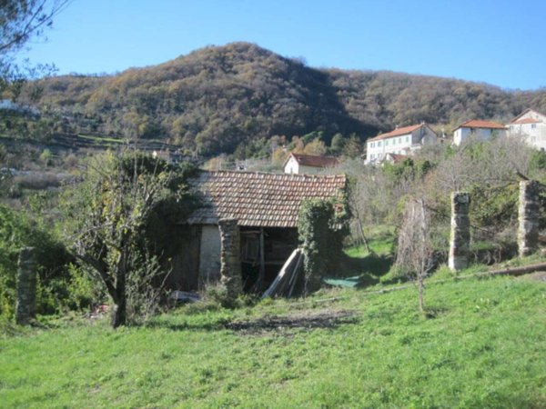terreno edificabile in vendita a Genova in zona Molassana
