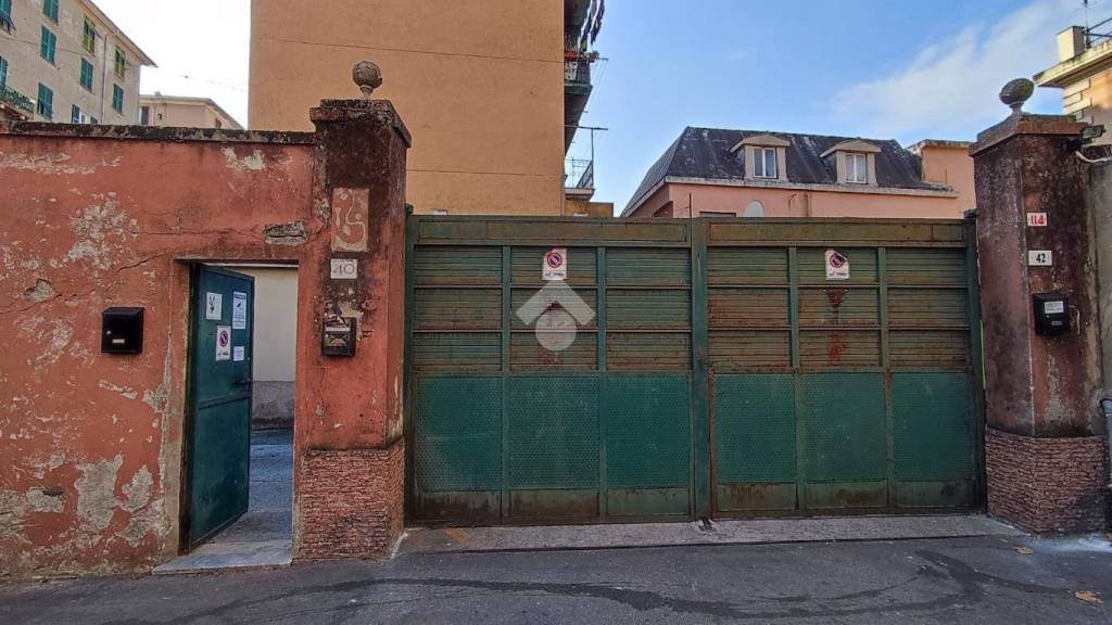 locale di sgombero in vendita a Genova in zona Rivarolo
