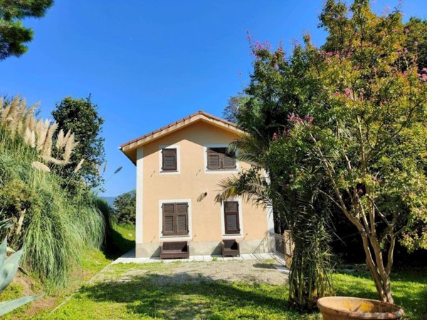 casa indipendente in vendita a Genova in zona Rivarolo