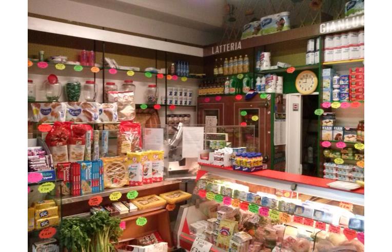 negozio in vendita a Genova in zona Rivarolo