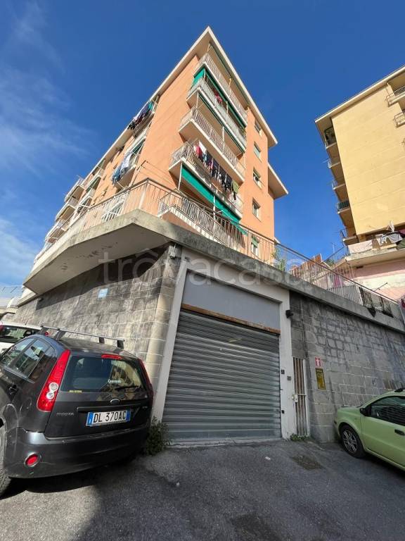 negozio in vendita a Genova in zona Quezzi