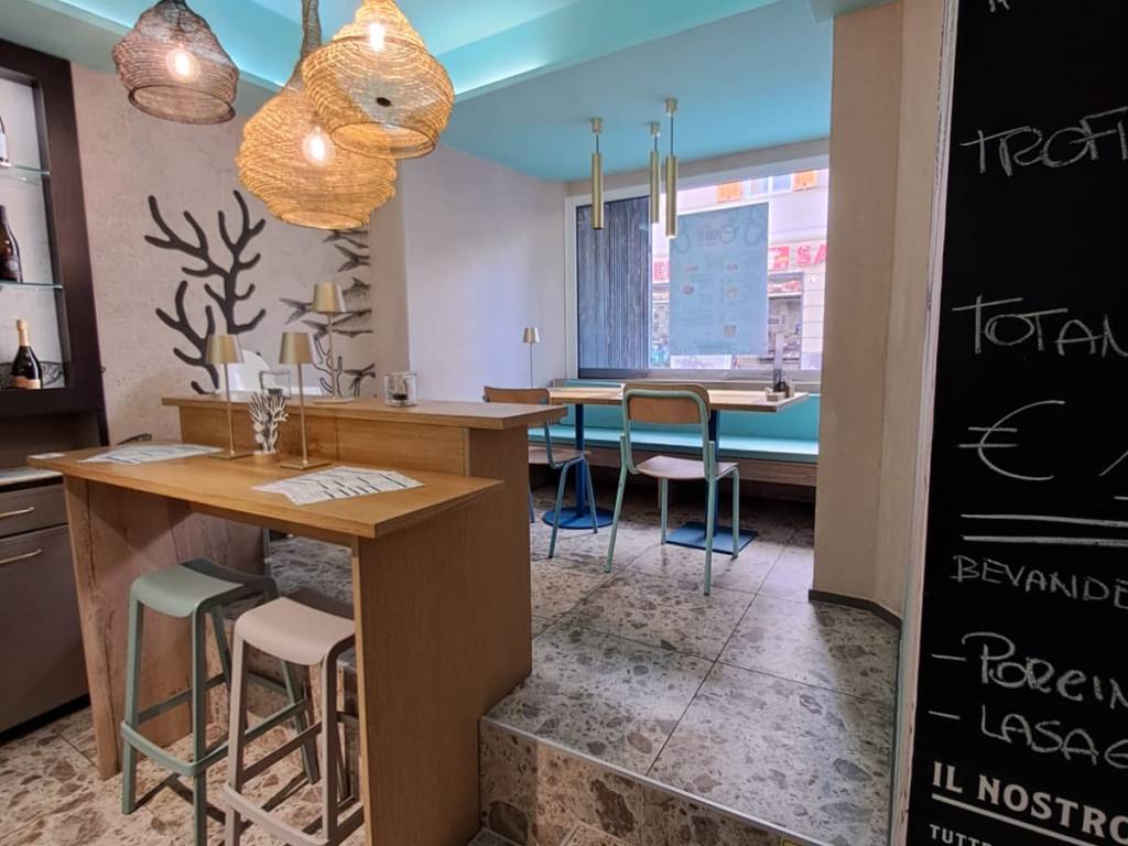 negozio in vendita a Genova in zona Sestri Ponente