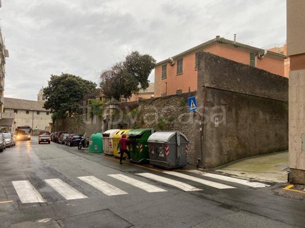 locale di sgombero in vendita a Genova in zona Sestri Ponente