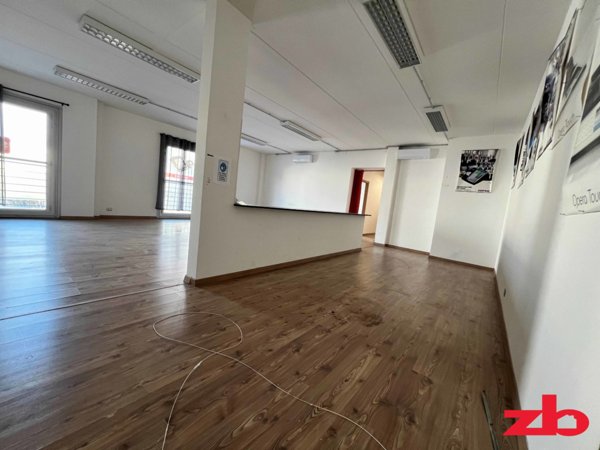 ufficio in vendita a Genova in zona Bolzaneto