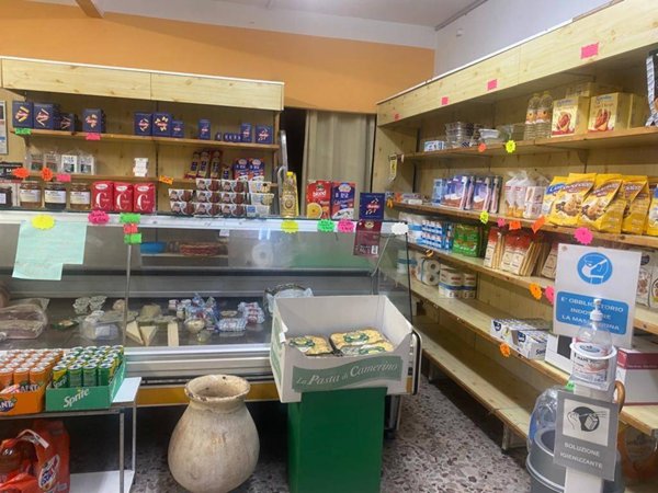 negozio in vendita a Genova in zona Struppa