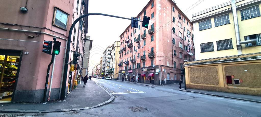 locale di sgombero in vendita a Genova in zona Sampierdarena