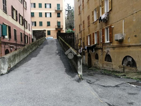 locale di sgombero in vendita a Genova in zona San Fruttuoso