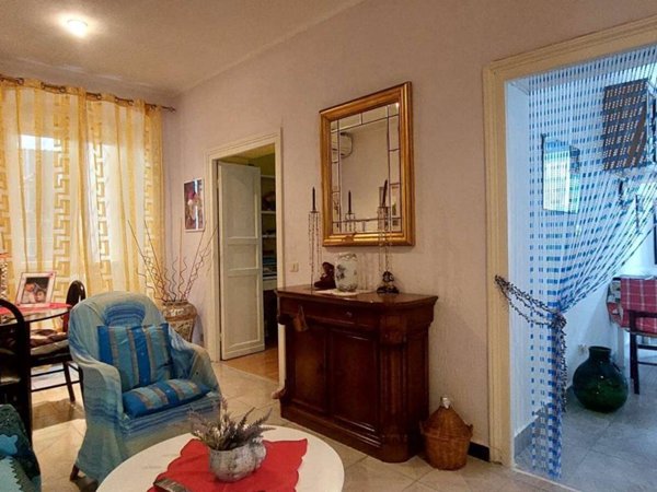 appartamento in vendita a Genova in zona Sestri Ponente