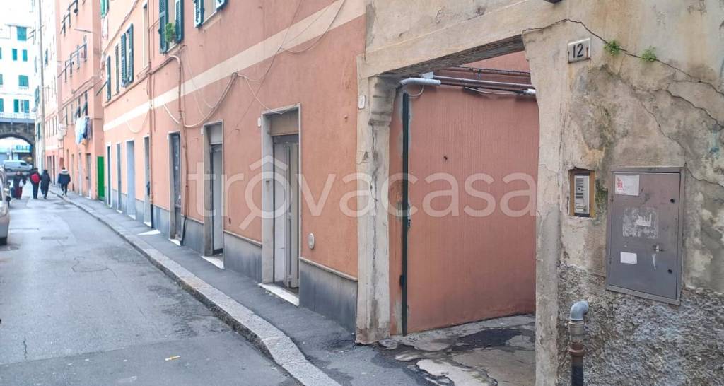 locale commerciale in vendita a Genova in zona Sampierdarena
