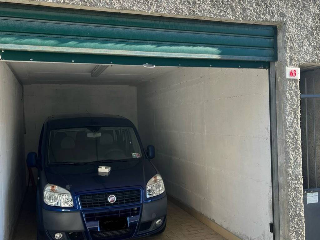 locale di sgombero in vendita a Genova in zona Bolzaneto