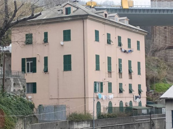 intera palazzina in vendita a Genova in zona Cornigliano