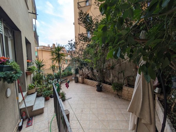 appartamento in vendita a Genova in zona Quarto dei Mille