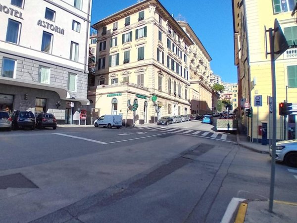 locale commerciale in vendita a Genova