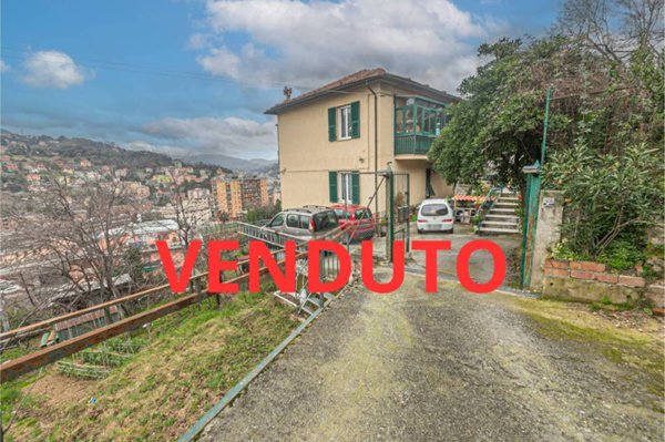 appartamento in vendita a Genova in zona Rivarolo