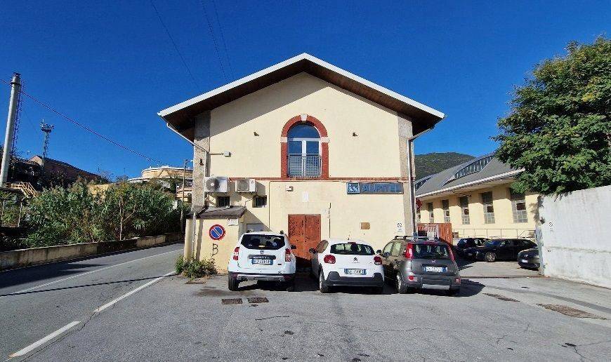 locale commerciale in vendita a Genova in zona Borzoli