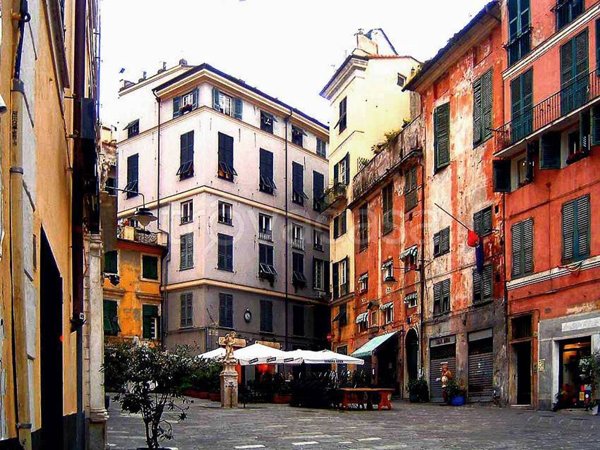 appartamento in vendita a Genova in zona Sottoripa / Maddalena / Molo