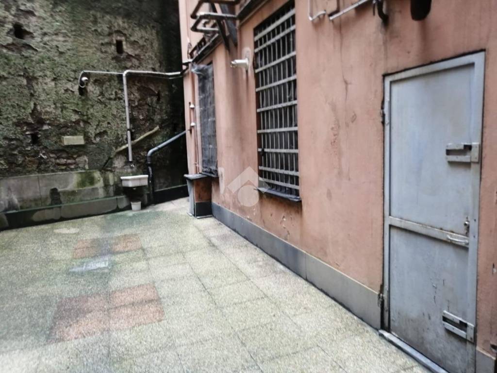 locale commerciale in vendita a Genova in zona San Fruttuoso