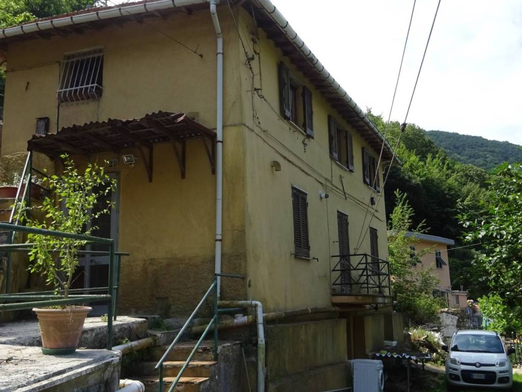 casa indipendente in vendita a Genova in zona Begato