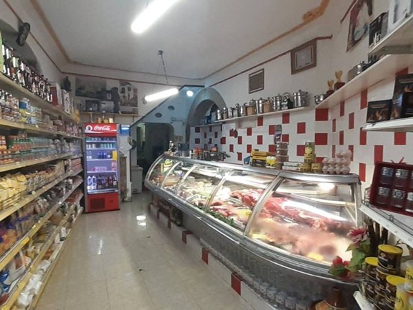 negozio in vendita a Genova in zona Sottoripa / Maddalena / Molo