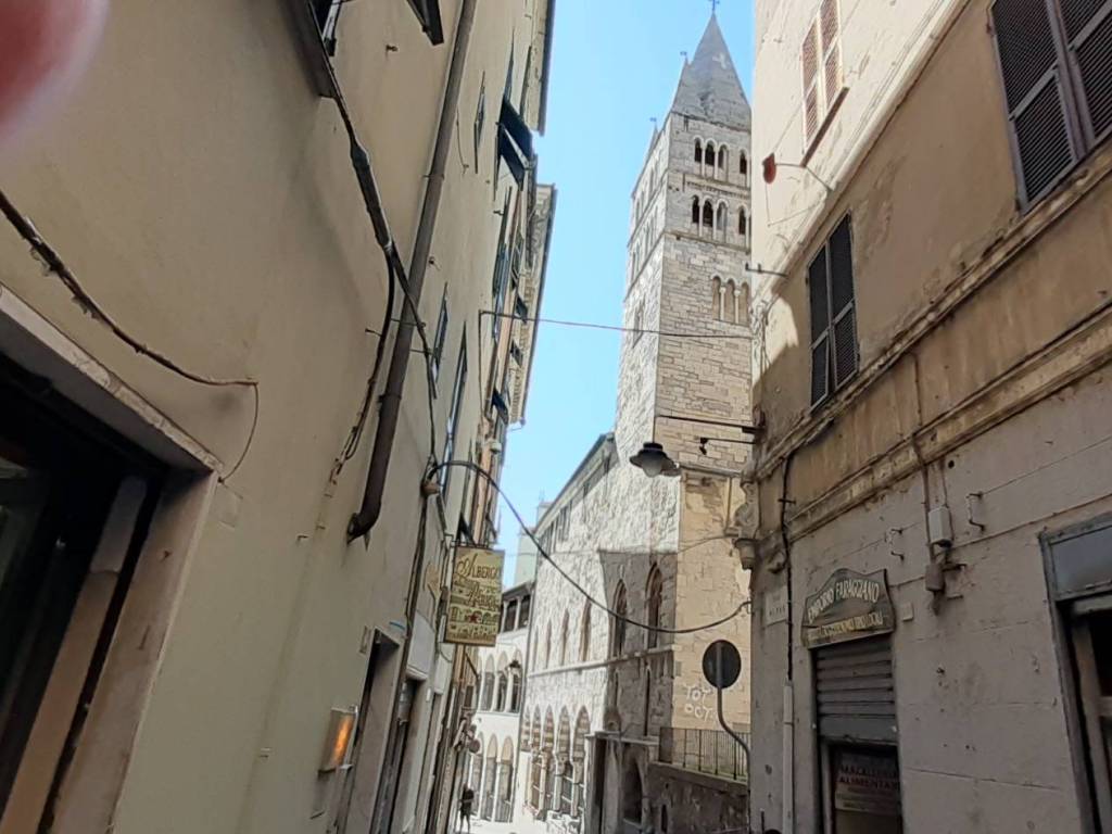 negozio in vendita a Genova in zona Sottoripa / Maddalena / Molo