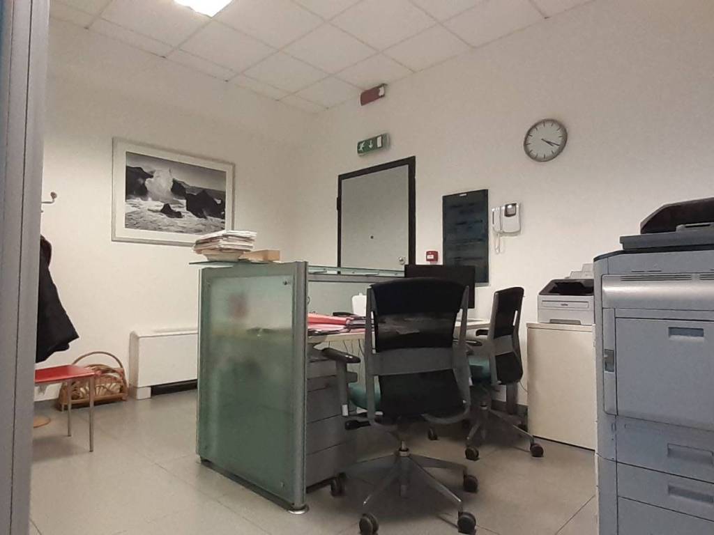 ufficio in vendita a Genova in zona Sampierdarena