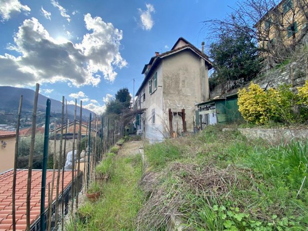 casa indipendente in vendita a Genova in zona Molassana