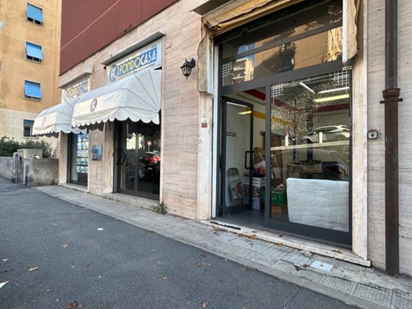 locale commerciale in vendita a Genova in zona San Teodoro