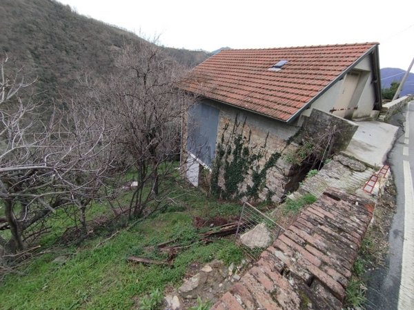 appartamento in vendita a Genova in zona Struppa