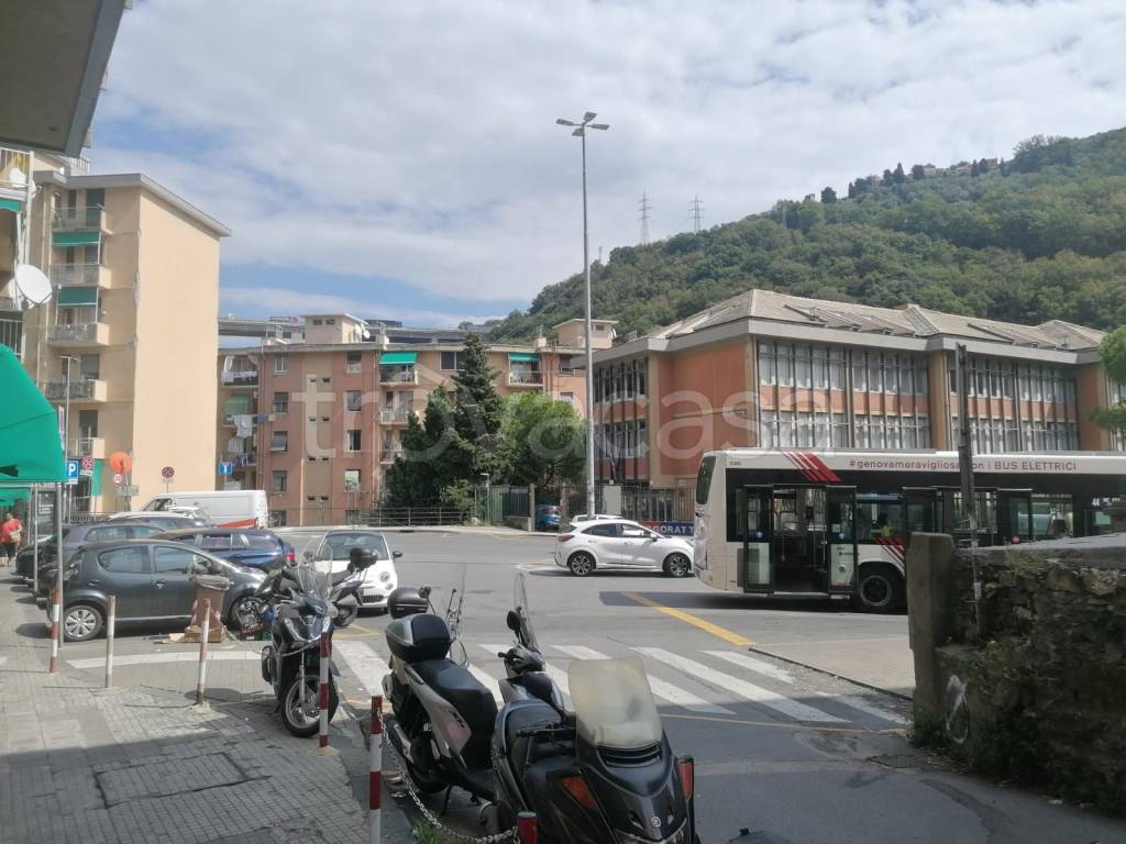 locale commerciale in vendita a Genova in zona Albaro
