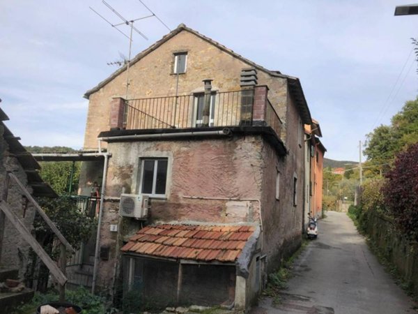 casa indipendente in vendita a Genova in zona Struppa