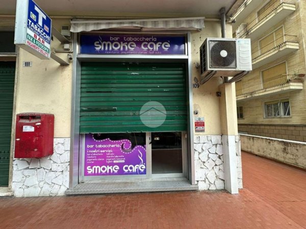locale commerciale in vendita a Genova in zona Pegli