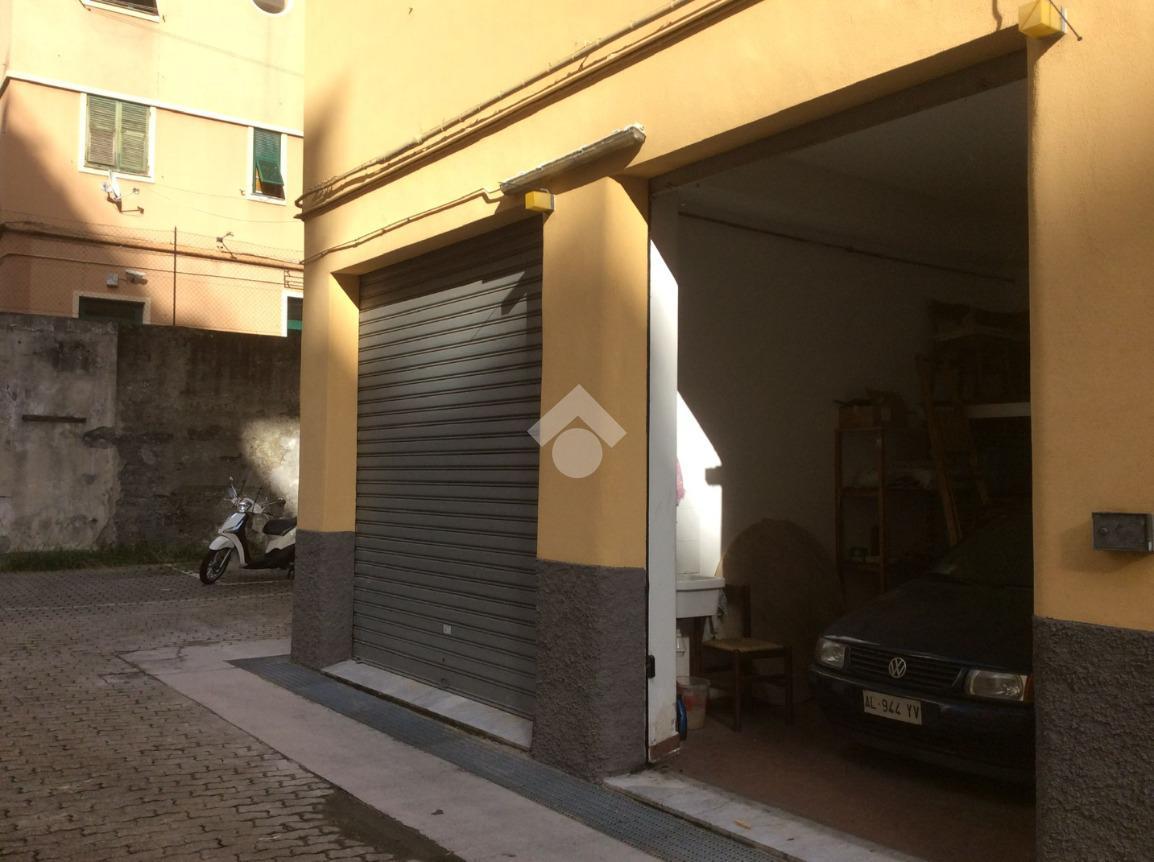 negozio in vendita a Genova in zona Marassi