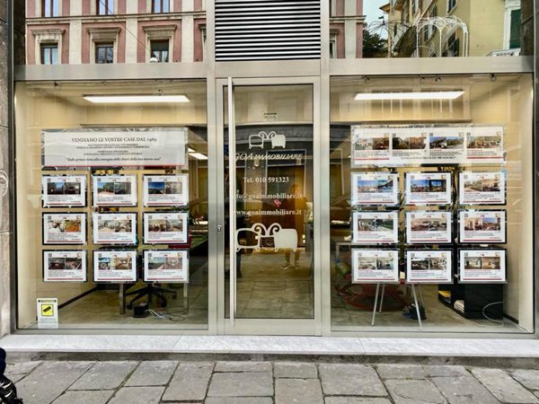 capannone in vendita a Genova in zona Cornigliano