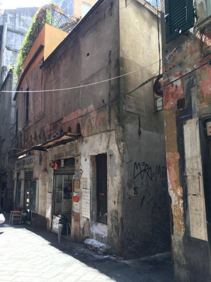 appartamento in vendita a Genova in zona Sottoripa / Maddalena / Molo
