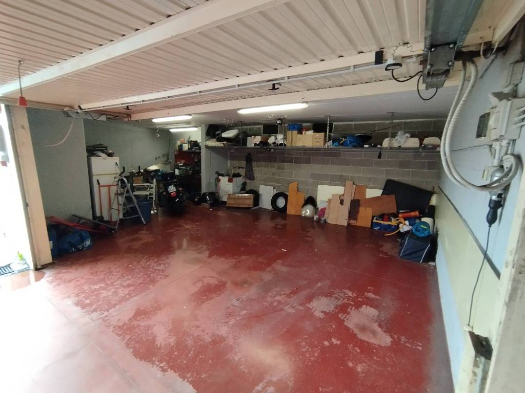 locale di sgombero in vendita a Genova in zona Cornigliano