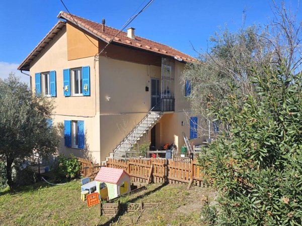 casa indipendente in vendita a Genova in zona Lagaccio / Granarolo