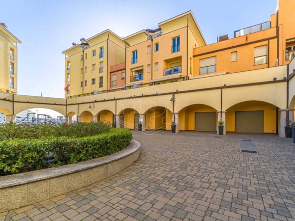 appartamento in vendita a Genova in zona Sestri Ponente