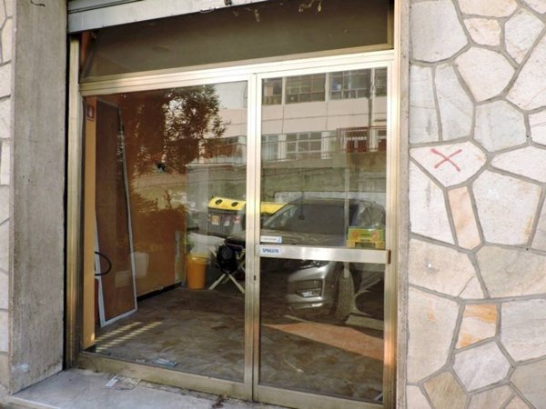 negozio in vendita a Genova in zona Sestri Ponente