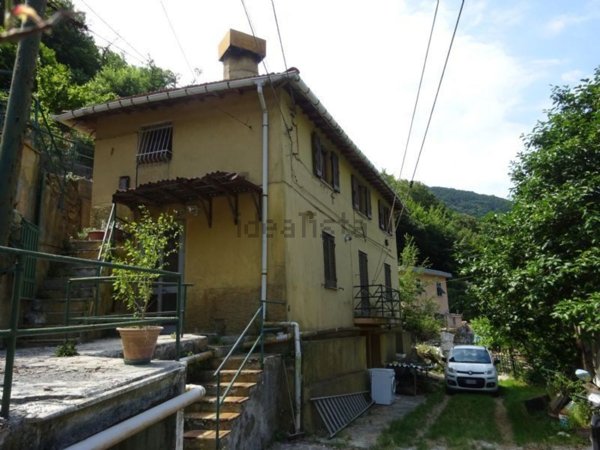 casa indipendente in vendita a Genova in zona Rivarolo