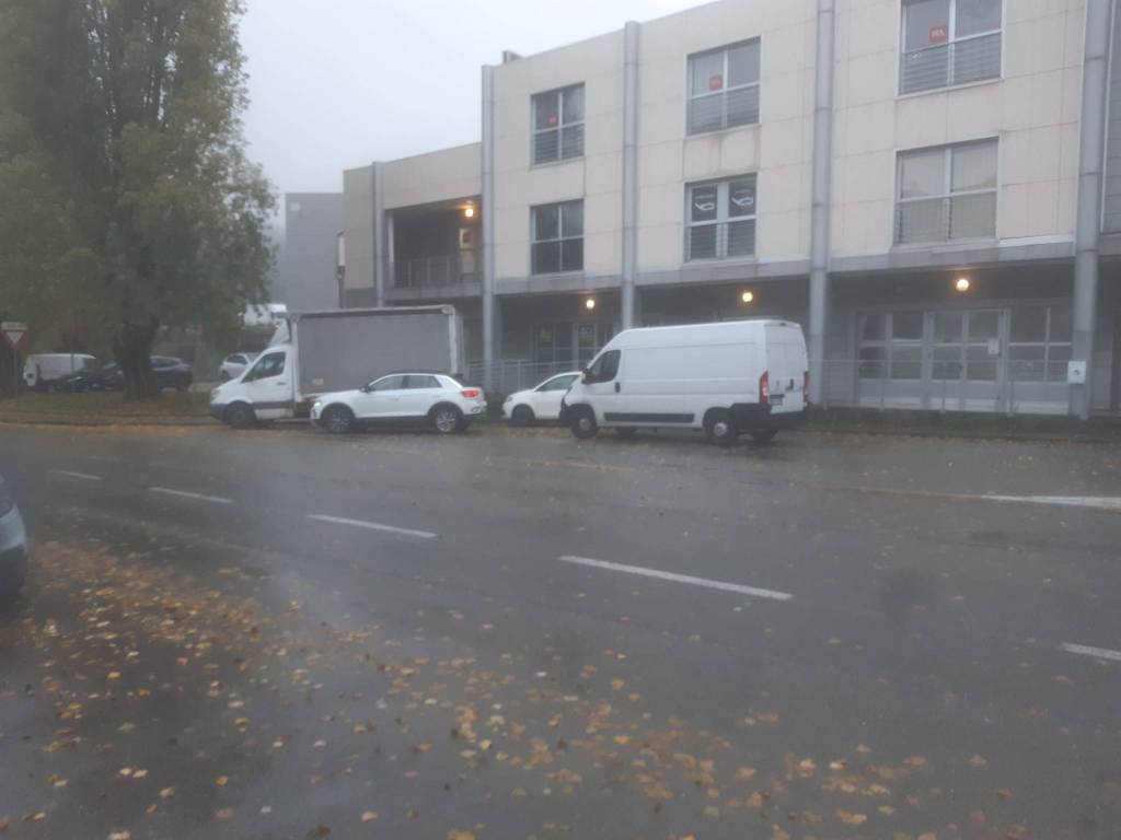 ufficio in vendita a Genova in zona Bolzaneto