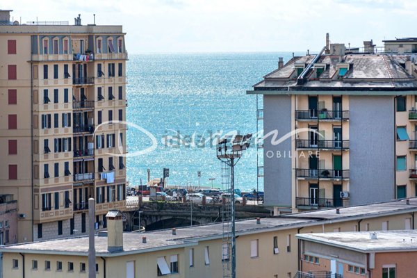 appartamento in vendita a Genova in zona Sturla