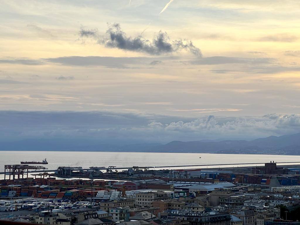 casa indipendente in vendita a Genova in zona Sampierdarena