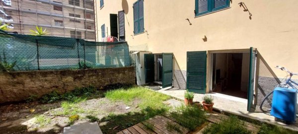 appartamento in vendita a Genova in zona Sestri Ponente