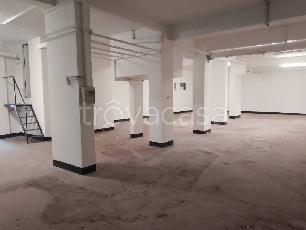 locale commerciale in vendita a Genova in zona Struppa