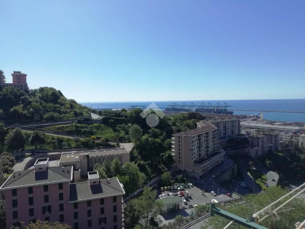 appartamento in vendita a Genova in zona Palmaro / Pra'